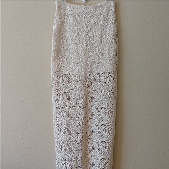 Alice + Olivia Dresses & Skirts - Alice & Olivia Lace Skirt Price Firm